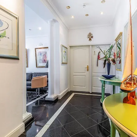 Bella Rosa Apartment *